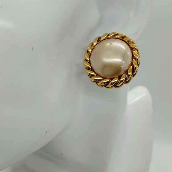 Chanel Earrings Vintage Gold Plated Clip On - Picture 8 of 8